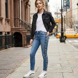 Ardene Adorable New York Print High Rise Skinny Jeans from  - Size 5/27